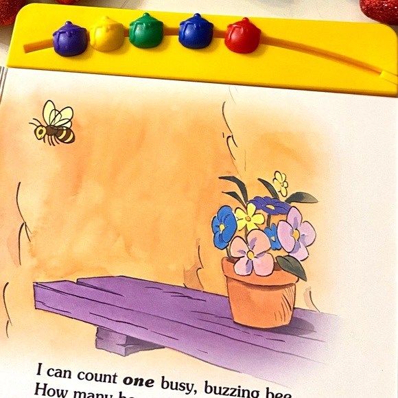 DISNEY’S Pooh Counts to Five Book, Educational Book Toy with Resin Bear & Hearts - Picture 4 of 6